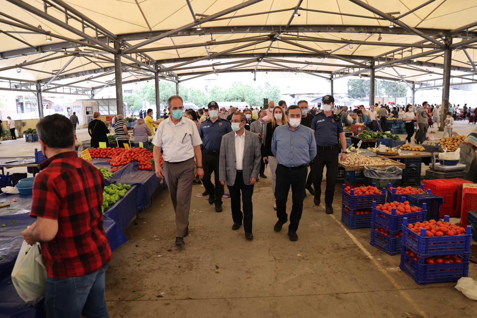 Konak’ta pazaryerlerine Covid-19 denetim