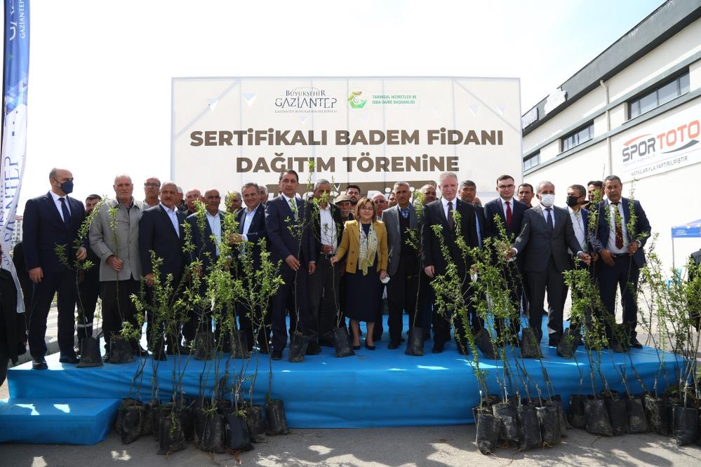ÇİFTÇİLERE FİDAN DESTEĞİ