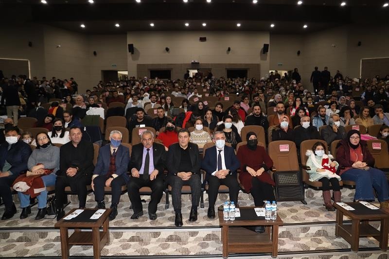 AK Parti’den ARÜ Rektörü’ne tavır