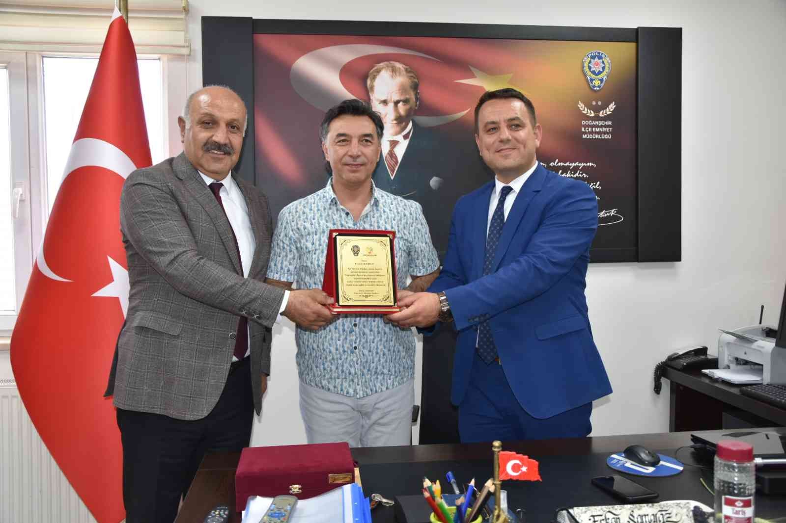 Emekli̇ye Ayrılan Emni̇yet Müdürüne Yemekli̇ Veda