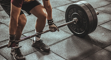 Protein Tozu İkilemi: Protein Tozu Takviyesinin Faydalarının ve Risklerinin Değerlendirilmesi