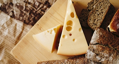 Kavrulmuş Biberli Keçi Peynirli Bruschetta tarifi