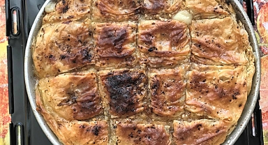 Laz Böreğinin tarifi! Laz böreği nasıl yapılır? Laz böreği tatlı mı?