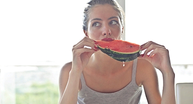 Beyni en çok ne güçlendirir? Beyne iyi gelen gıdalar neler? Beyni hangi vitamin güçlendirir? Beynin dostu nedir?
