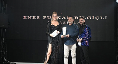 Enes Furkan Bilgiçli'nin Ödül Gecesi: Yıldızlar Geçidi Loşşş'te Gerçekleşti