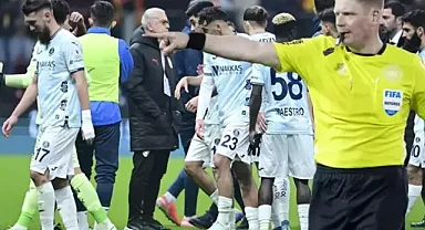 Gündeme Damga Vuran Maçın VAR Hakemi Kendi Ülkesini de Karıştırdı!