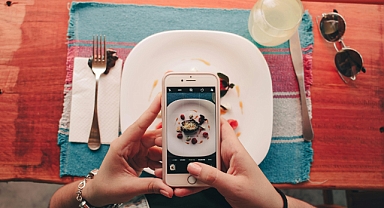 Instagram, Sevgililer Günü İçin DM ve Hikaye Efektleri Ekliyor!