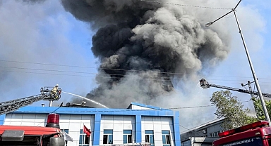 İstanbul Arnavutköy'de Fabrikada Depo Yangını