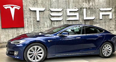 Tesla'nın Piyasa Değeri 1 Trilyon Doların Altına Düştü: İşte Detaylar ve Etkileri