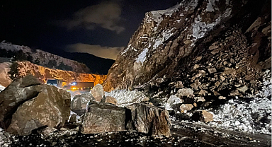 Artvin-Ardahan Karayolunda Heyelan: Ulaşım Tek Şeritten Kontrollü Sağlanıyor