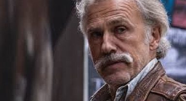**Christoph Waltz, “Only Murders in the Building” Dizisinin 5. Sezon Kadrosunda!**