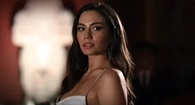 Eşref Rüya’nın Yıldızı Demet Özdemir’in Ablası da Ünlü Çıktı! Görenler Şaşkınlığını Gizleyemedi