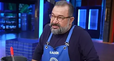 Hafızalara 'Ekmek Teknesi'nin Kirlisi Olarak Kazınan Ünlü Radyocu: Kadir Çöpdemir Kimdir? | Radyodan Ekranlara Uzanan Renkli Bir Kariyer