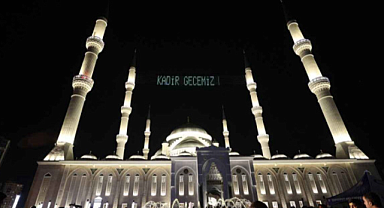 Kadir Gecesi 2025: Müslümanlar İçin Kutsal Gece Ne Zaman?
