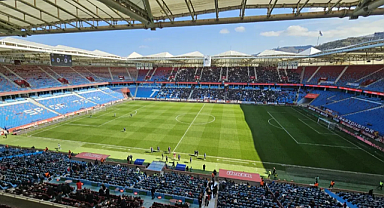Trabzonspor U19'dan Tarihi Maç: A Takım Yıldızları Gençleri Yalnız Bırakmadı!