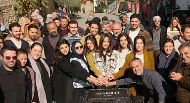 ​​​​​​​Zembilli Dizisi Final Yapıyor! ATV'nin Sevilen Dizisi Bu Akşam Ekranlara Veda Ediyor Zembilli 13. Bölüm Finaliyle Geliyor: Duygusal Veda