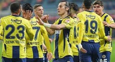 Fenerbahçe'nin Gaziantep FK Maçı Kamp Kadrosu Açıklandı! Yıldız Oyuncu Şok Eksiği!