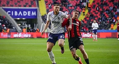 Gaziantep Fenerbahçe Maçı Bugün! Saat Kaçta, Hangi Kanalda? İşte İlk 11'ler!