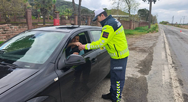 Jandarma Ekiplerinden Bayram Boyunca Yoğun Trafik Denetimi: Sürücülere Önemli Uyarılar