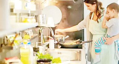 Tradwife Akımı Kadınları Eve mi Hapsediyor? Sosyal Medyada Geleneksel Eş Tartışması Büyüyor!
