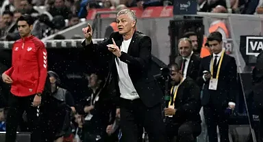 Beşiktaş Tribünlerinden Solskjaer'e Büyük Tepki: Üçüncülük Şansı Ateşe Atıldı!