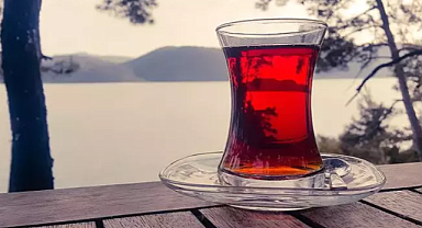 Çayınıza Bir Dilim Limon Ekleyerek Lezzetini 10 Kat Artırmak ve Saatlerce Taze Kalmasını Sağlamak Mümkün mü?