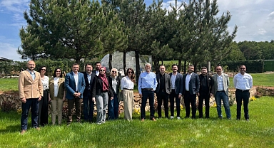SON DAKİKA: Çilek Mobilya 2025 Hedeflerini Çalıştaylarla Şekillendiriyor! Üretimden Teknolojiye, Satıştan İnsan Kaynağına Kapsamlı Dönüşüm!