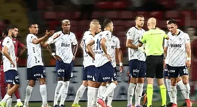 SON DAKİKA: Fenerbahçe'de Şok Karar! Hatayspor Mağlubiyeti Sonrası Futbolculardan Röportaj Boykotu!
