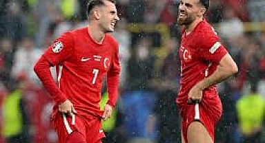 Benfica'da Bruno Lage'dan Kerem Aktürkoğlu ve Orkun Kökçü'ye Şok! Chelsea Mağlubiyeti Sonrası Eleştiriler Yükseldi