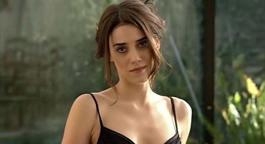 Cansu Dere’yi Türkiye İlk Ne Zaman Tanıdı? Modellikten Dizi Yıldızlığına Uzanan Kariyeri