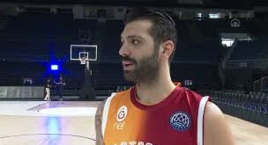 Göksenin Köksal Kimdir? Galatasaray’a Veda Eden Efsane Kaptanın Kariyeri