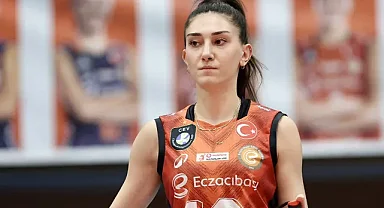 Gözler Sadece Onda Ama O Kimseye Bakmıyor: Yaprak Erkek Aşk Hayatını Neden Gizliyor?