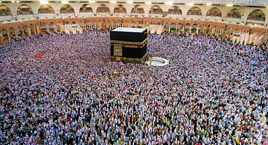 Kabe'nin Örtüsü Yenilendi: 1417 Kiloluk Manevi Miras Nasıl Değiştirildi?