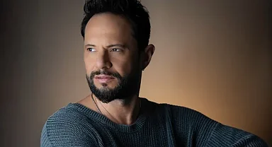 Özgün Kimdir? Badem Cover'ından Yeni Single'ına Uzanan Pop Kariyeri