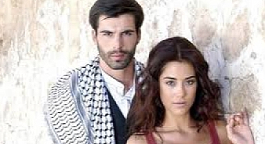 Sıla Dizisinin Perde Arkası Yıllar Sonra Ortaya Çıktı: Cansu Dere ve Mehmet Akif Alakurt Arasında Sessiz Gerilim İfşa Oldu!