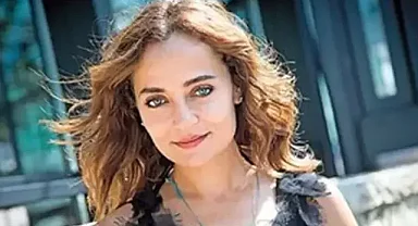 Tiyatrodan Ekranlara: Oyuncu Didem Balçın Kimdir? Hayatı, Kariyeri ve Öne Çıkan Rolleri