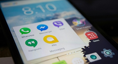 WhatsApp'a Yapay Zeka Destekli Duvar Kağıdı Oluşturma Özelliği Geldi! Sohbetleriniz Artık Daha Kişisel!