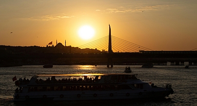 Yaz Güneşi Masum Değil! Cildinizi Bekleyen 