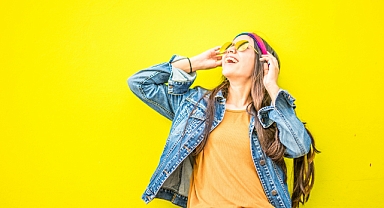 2025 Yazının Moda Trendleri: Bu Yaz Hangi Kıyafetler, Renkler ve Tarzlar Öne Çıkıyor?