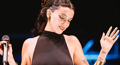 Melike Şahin Konserinde Gözyaşlarına Boğuldu mu? Ünlü Şarkıcının Kalbini Acıtan Haber Neydi?