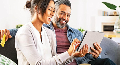 Romantik İlişkilerde Yaş Tercihleri Değişiyor mu: Kadınlar Gerçekten de Genç Partnerleri Mi Tercih Ediyor?