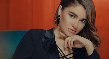 Yüzmek Yerine Yürüdü: Derya Bedavacı Kimdir, Hangi Şarkısı Ünlü Oldu, Neden Gündemde?