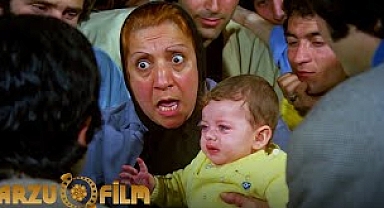 ​​​​​​​Hababam Sınıfı’ndaki Ferit’in Bebeği Kimdi? Gerçek Kimliği Ortaya Çıktı mı?