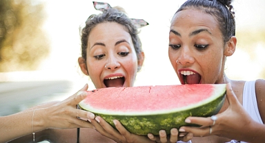 Her gün yalnızca karpuz yersen ne olur? Mono diyetler gerçekten işe yarıyor mu, yoksa sağlığa zarar mı veriyor?