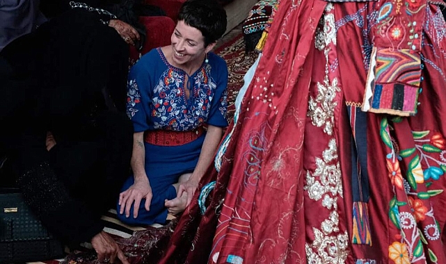 Dünyanın Acıları ve Umutları Bir Elbisede Buluştu