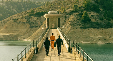 La Casa de Papel'in Yaratıcılarından Netflix İçin Yeni Dizi: Milyarderlerin Sığınağı Nedir ve İzleyiciyi Neler Bekliyor?