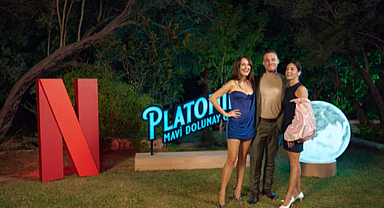 Netflix'in Yeni Dizisi Platonik: Mavi Dolunay Otel Lansmanı Çeşme'de Neden Önemli?