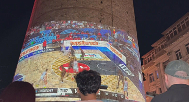 Türkiye'nin Basketbol Final Mücadelesi Galata Kulesi'nde Nasıl Canlı İzlendi?