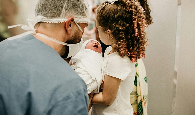 Doğum izni nedir, kaç gündür, kimlere verilir? Gündemdeki “yeni düzenleme” ne diyor?
