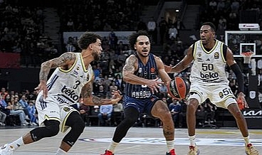 EuroLeague'de Türk Derbisi: Fenerbahçe Beko Nefes Kesen Maçı Kazandı